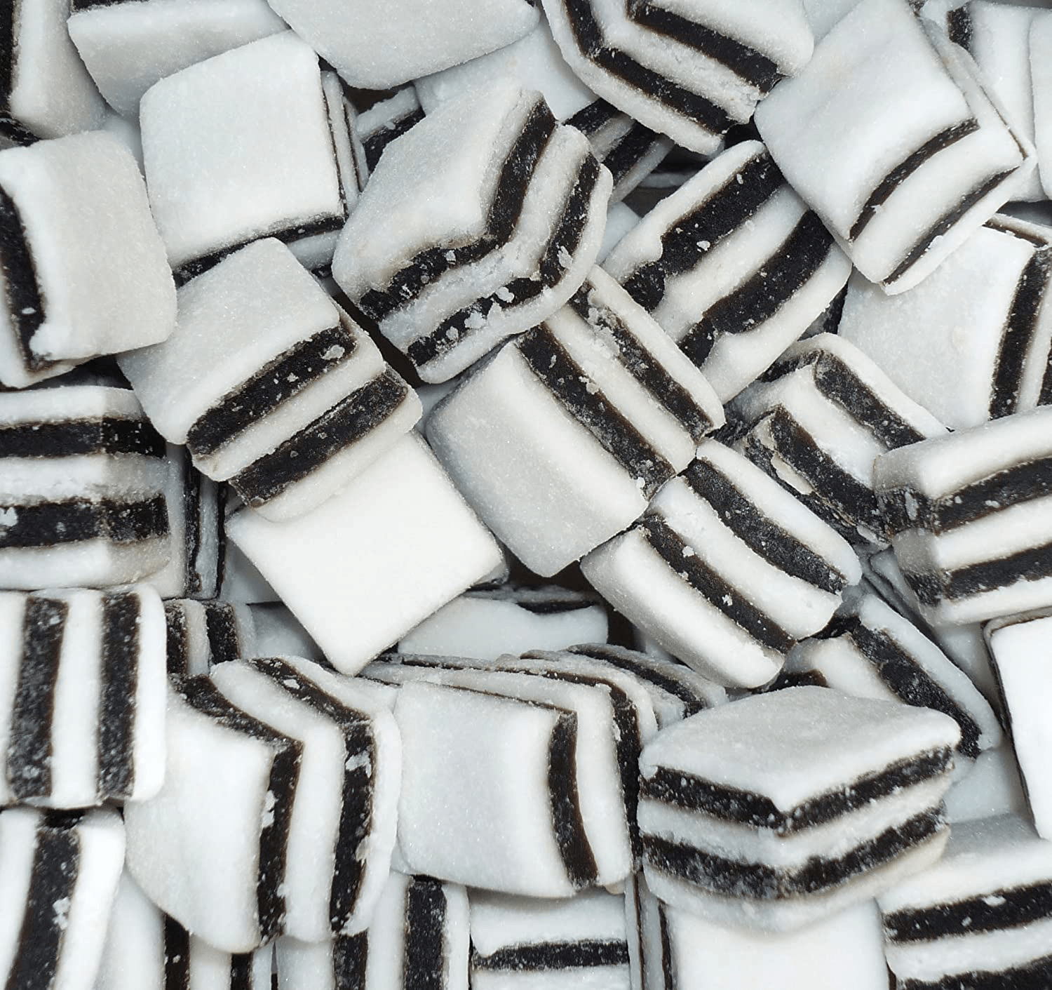 Black and white mints with refreshing minty and liquorice taste